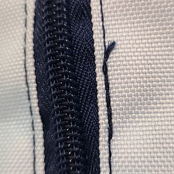 Disney Lilo & Stitch Palm Tree Passport Crossbody Bag - Picture 3 of 16